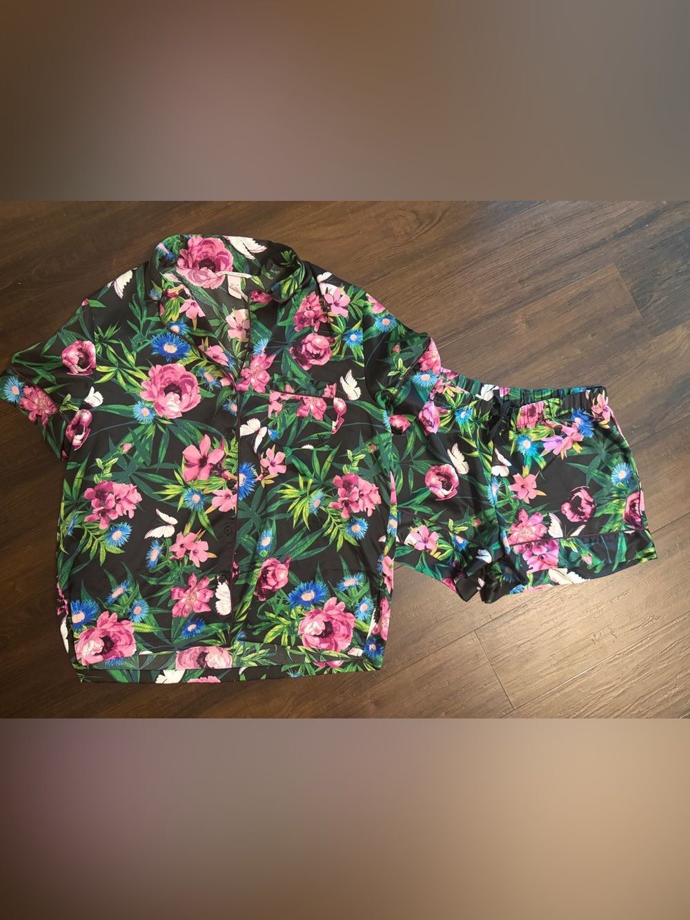 Victoria’s Secret Women Medium Black Floral Pajama Set Button Up Shirt Shorts